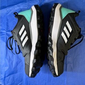 Adidas Traxion trail sneakers